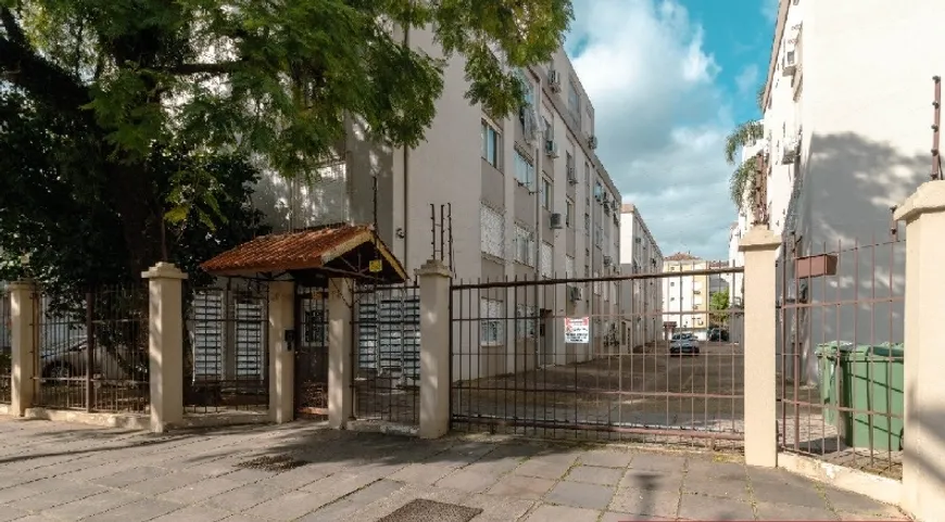 Foto 1 de Apartamento com 1 Quarto para alugar, 35m² em Vila Ipiranga, Porto Alegre
