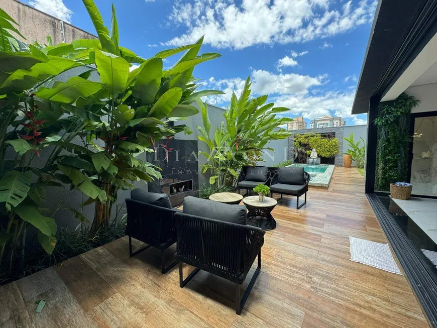 Foto 1 de Casa com 3 Quartos à venda, 278m² em Jardim Colina, Uberlândia