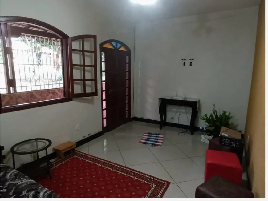 Foto 1 de Casa com 3 Quartos à venda, 180m² em São Mateus, Contagem