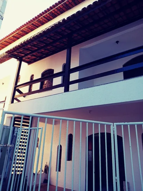 Foto 1 de Casa com 4 Quartos à venda, 360m² em Itapuã, Salvador