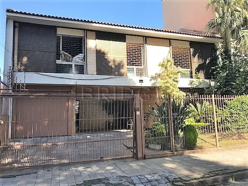 Foto 1 de Casa com 4 Quartos à venda, 300m² em Rio Branco, Porto Alegre