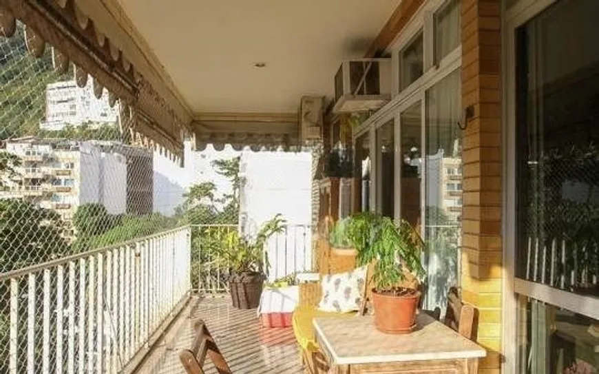 Foto 1 de Apartamento com 2 Quartos à venda, 110m² em Lagoa, Rio de Janeiro