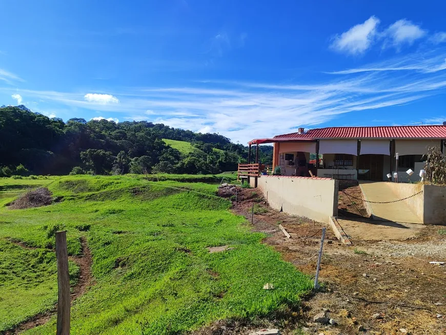 Foto 1 de Fazenda/Sítio com 2 Quartos à venda, 70m² em Zona Rural, Angatuba