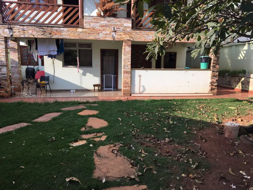 Foto 1 de Casa com 5 Quartos para venda ou aluguel, 414m² em Castelo, Belo Horizonte