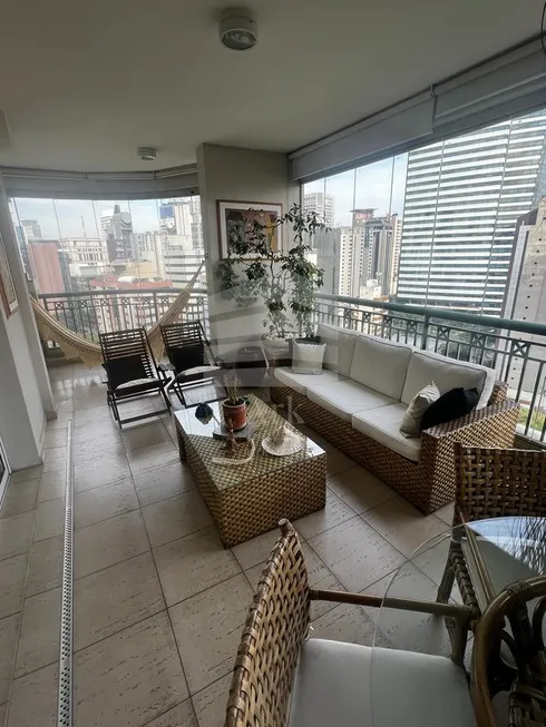 Foto 1 de Apartamento com 1 Quarto para alugar, 238m² em Brooklin, São Paulo