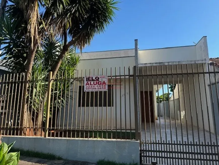 Foto 1 de Casa com 2 Quartos para alugar, 73m² em Jardim Piatã, Maringá