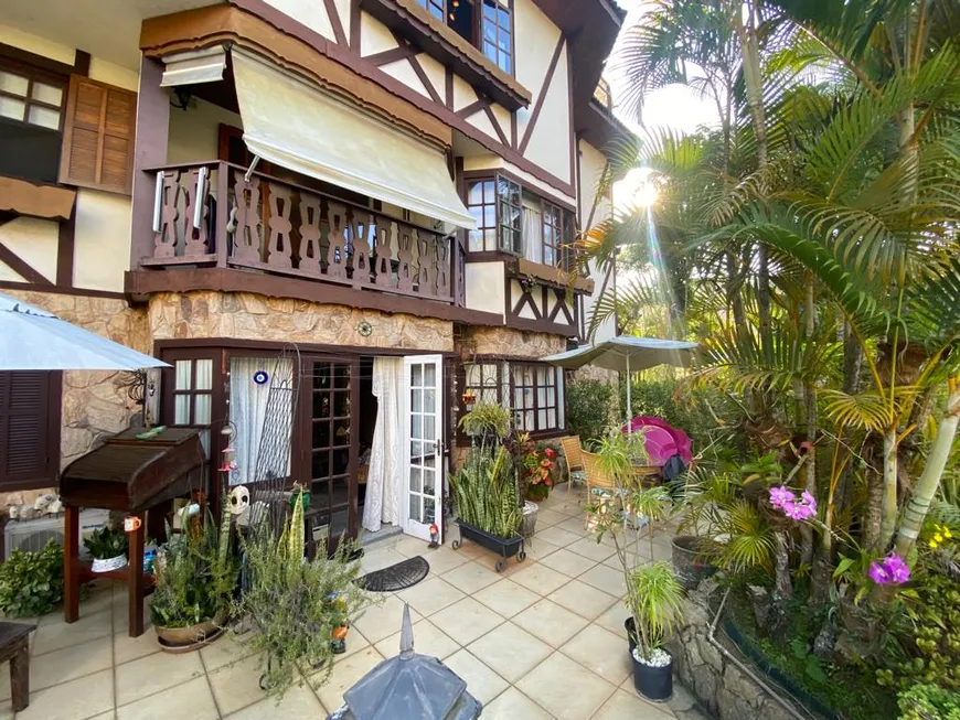 Foto 1 de Apartamento com 3 Quartos à venda, 110m² em Bonsucesso, Petrópolis
