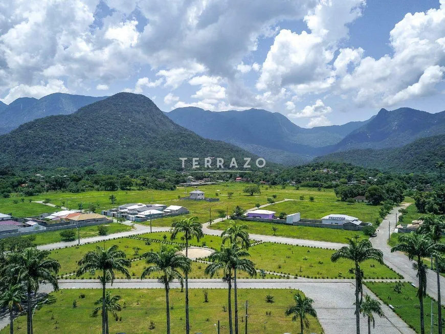 Foto 1 de Lote/Terreno à venda, 450m² em Cotia, Guapimirim