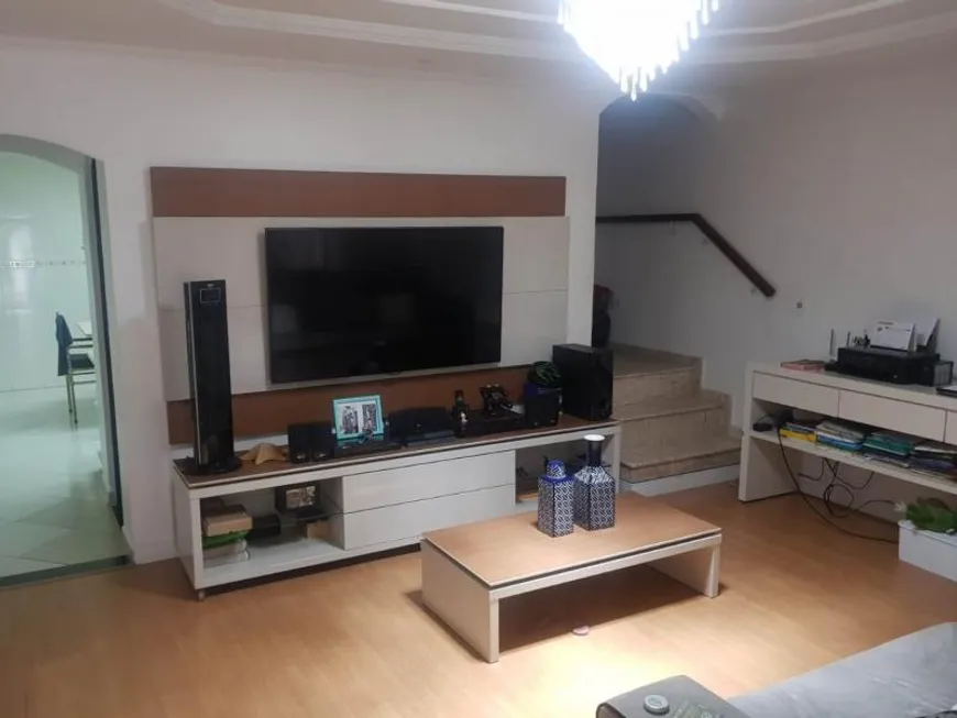 Foto 1 de Casa com 2 Quartos à venda, 225m² em Vila Quintino, Carapicuíba