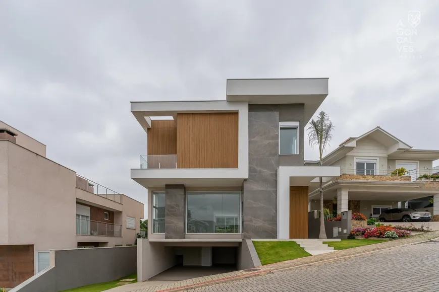 Foto 1 de Casa de Condomínio com 4 Quartos à venda, 380m² em Barigui, Curitiba