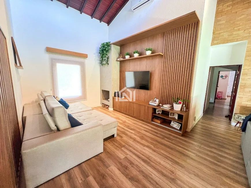 Foto 1 de Casa de Condomínio com 4 Quartos à venda, 278m² em Granja Viana, Carapicuíba