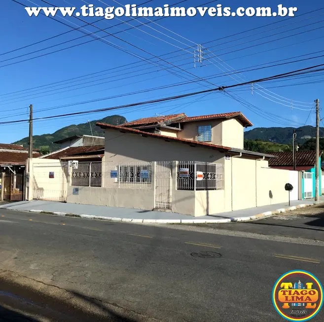 Foto 1 de Sobrado com 5 Quartos à venda, 264m² em Centro, Caraguatatuba