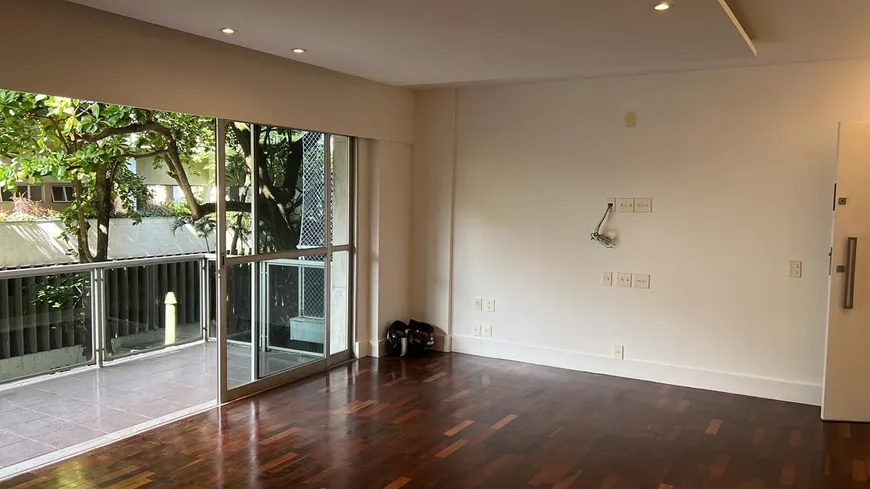 Foto 1 de Apartamento com 3 Quartos à venda, 136m² em Leme, Rio de Janeiro