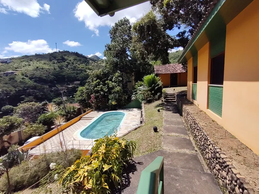 Foto 1 de Casa com 4 Quartos à venda, 300m² em Nogueira, Petrópolis