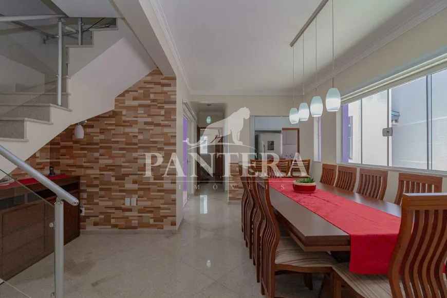 Foto 1 de Casa com 5 Quartos à venda, 242m² em Pinheirinho, Santo André