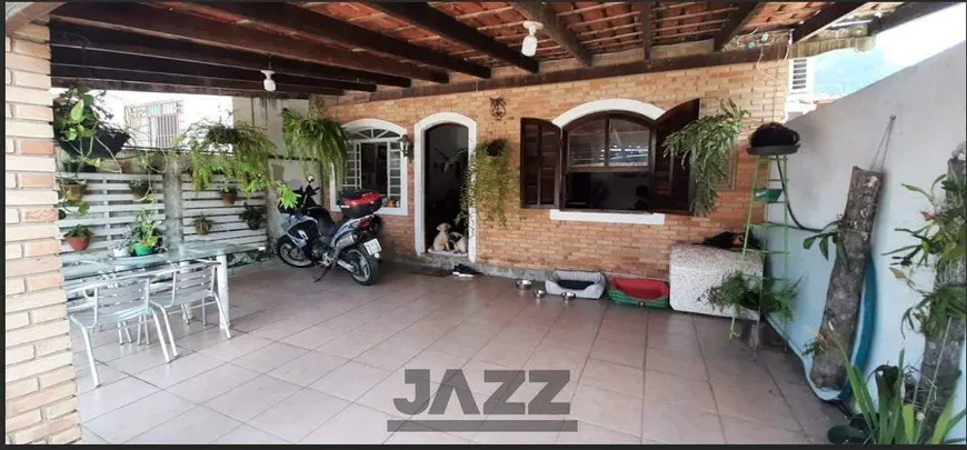 Foto 1 de Casa com 6 Quartos à venda, 300m² em Jardim Jaqueira, Caraguatatuba