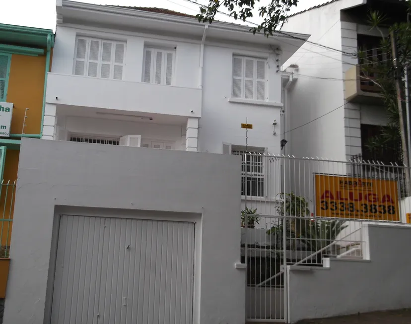 Foto 1 de Casa com 4 Quartos para alugar, 270m² em Santa Cecília, Porto Alegre