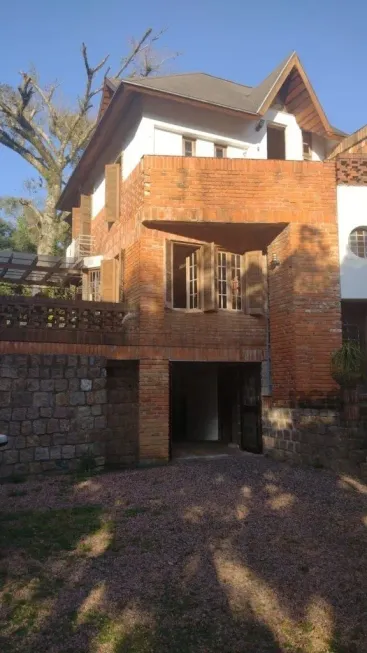 Foto 1 de Casa com 2 Quartos à venda, 180m² em Teresópolis, Porto Alegre