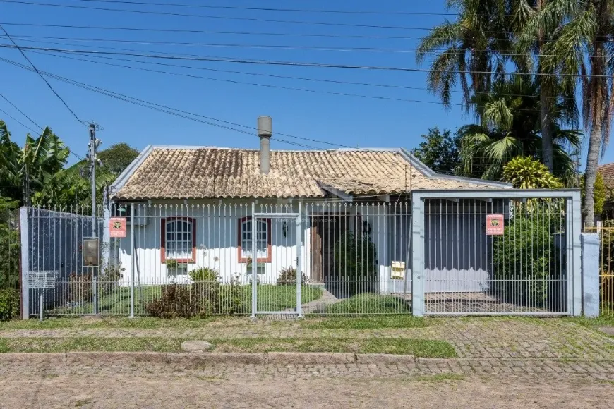 Foto 1 de Casa com 3 Quartos à venda, 244m² em Guarujá, Porto Alegre