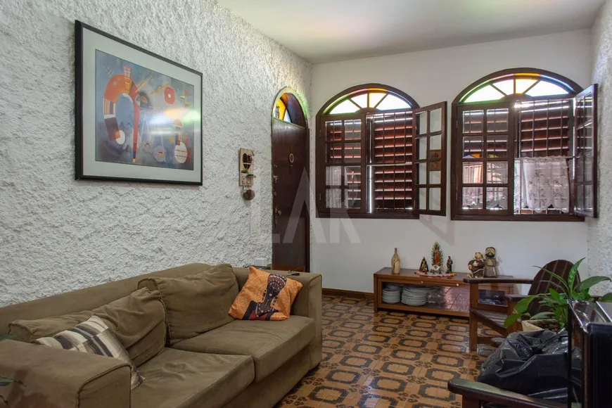 Foto 1 de Casa com 4 Quartos à venda, 244m² em Ouro Preto, Belo Horizonte