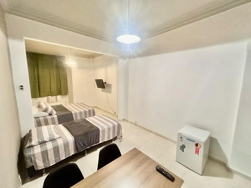 Foto 1 de Kitnet com 1 Quarto à venda, 30m² em Copacabana, Rio de Janeiro