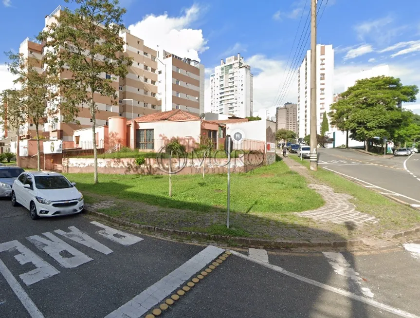 Foto 1 de Lote/Terreno à venda, 563m² em Água Verde, Curitiba