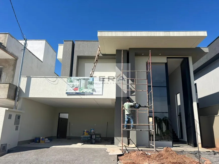 Foto 1 de Casa de Condomínio com 3 Quartos à venda, 200m² em Jardins Barcelona, Senador Canedo