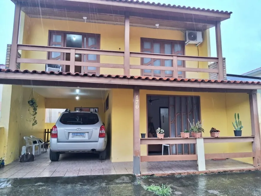 Foto 1 de Casa com 4 Quartos à venda, 200m² em Rio Tavares, Florianópolis