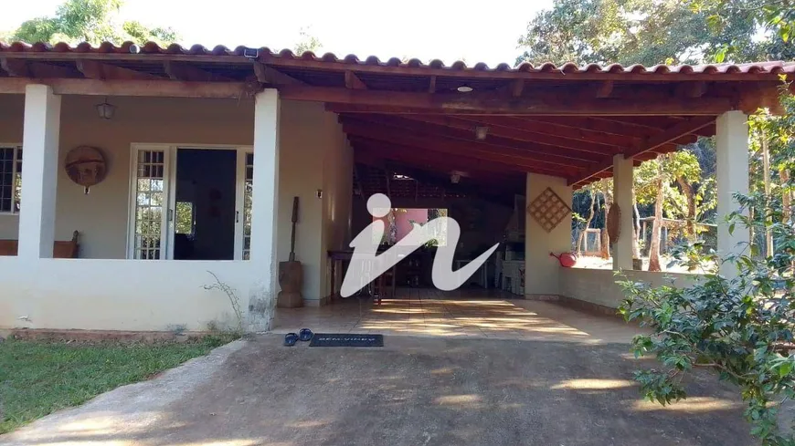 Foto 1 de Fazenda/Sítio com 5 Quartos à venda, 200m² em Chácaras Eldorado, Uberlândia