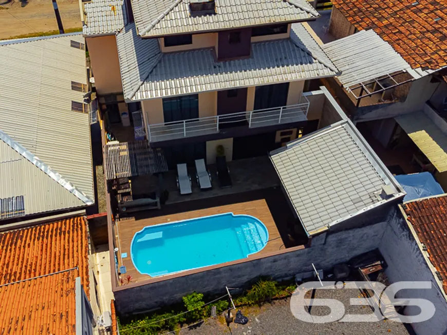 Foto 1 de Sobrado com 4 Quartos à venda, 250m² em Centro, Balneário Barra do Sul