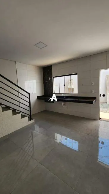 Foto 1 de Sobrado com 2 Quartos à venda, 94m² em Segismundo Pereira, Uberlândia