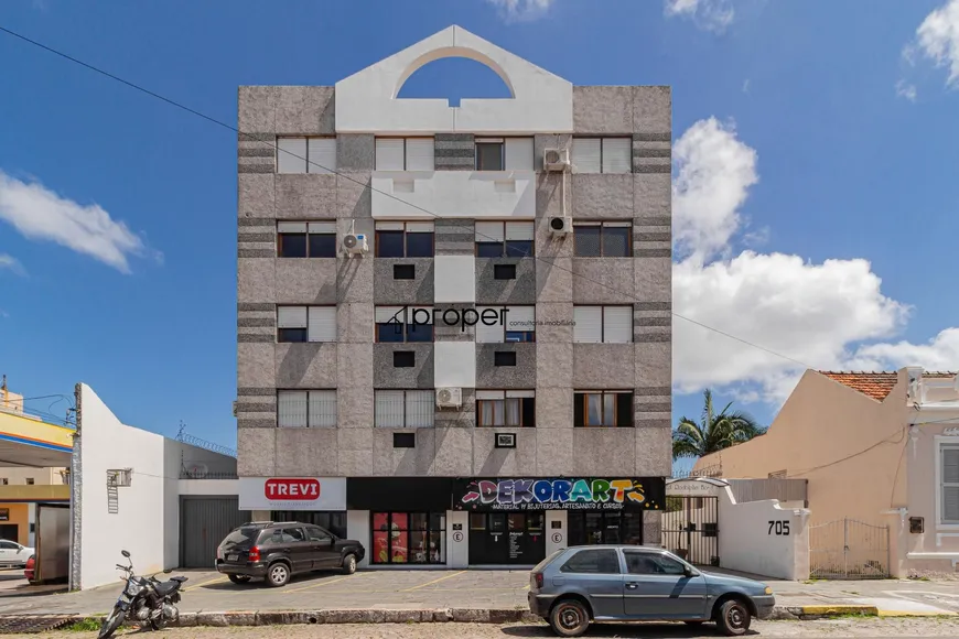 Foto 1 de Apartamento com 3 Quartos para venda ou aluguel, 100m² em Centro, Pelotas