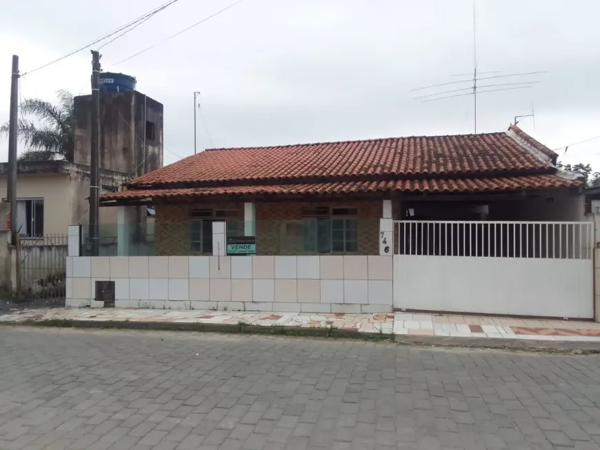 Foto 1 de Casa com 4 Quartos à venda, 90m² em Meia Praia, Navegantes