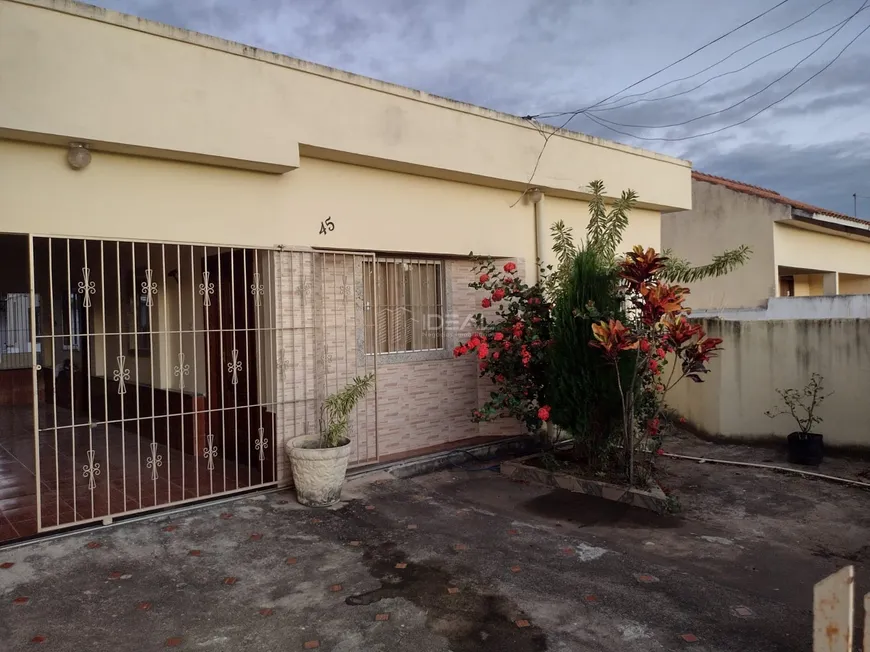 Foto 1 de Casa com 3 Quartos à venda, 180m² em Goitacazes, Campos dos Goytacazes