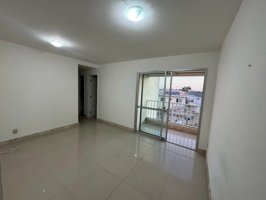 Foto 1 de Apartamento com 3 Quartos para alugar, 72m² em Buraquinho, Lauro de Freitas