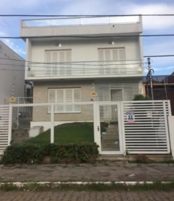 Foto 1 de Casa com 4 Quartos à venda, 101m² em Medianeira, Porto Alegre