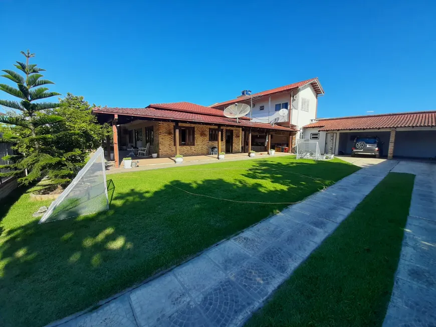 Foto 1 de Casa com 6 Quartos à venda, 373m² em Ubatuba, São Francisco do Sul