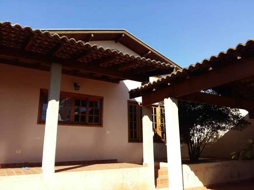 Foto 1 de Casa com 3 Quartos à venda, 215m² em Parque Residencial Caranda, Presidente Prudente