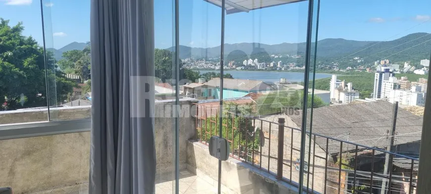 Foto 1 de Casa com 7 Quartos à venda, 180m² em Agronômica, Florianópolis