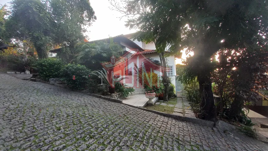 Foto 1 de Casa de Condomínio com 4 Quartos à venda, 476m² em Pendotiba, Niterói