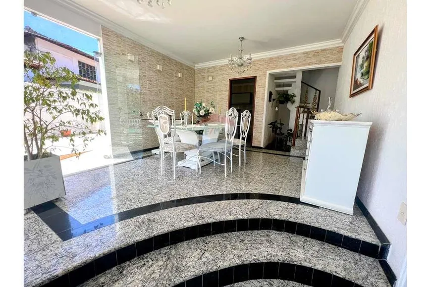 Foto 1 de Casa com 4 Quartos para alugar, 283m² em Itaigara, Salvador