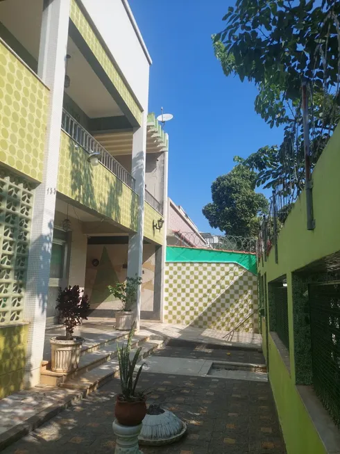 Foto 1 de Casa com 3 Quartos para alugar, 350m² em  Vila Valqueire, Rio de Janeiro