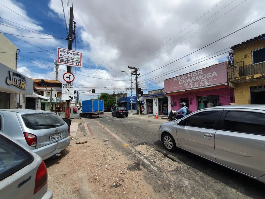 Foto 1 de Casa com 2 Quartos à venda, 429m² em Montese, Fortaleza