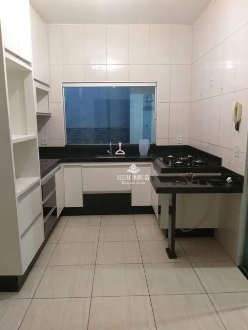 Foto 1 de Casa com 3 Quartos à venda, 250m² em Jardim das Palmeiras, Uberlândia