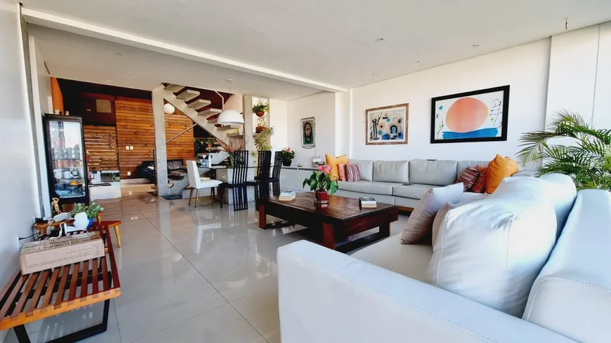 Foto 1 de Casa com 8 Quartos à venda, 390m² em Horto Florestal, Salvador