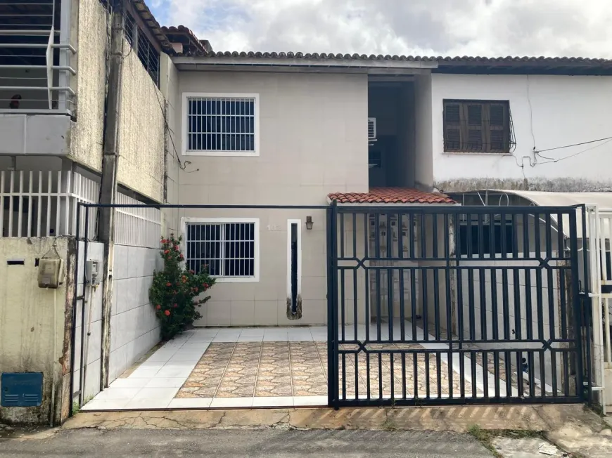 Foto 1 de Sobrado com 3 Quartos à venda, 203m² em Maraponga, Fortaleza