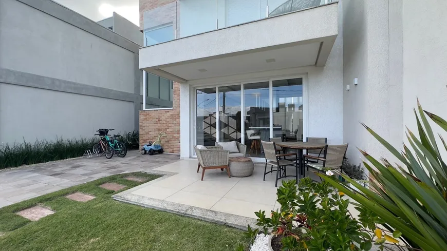 Foto 1 de Casa de Condomínio com 5 Quartos à venda, 200m² em Centro, Xangri-lá