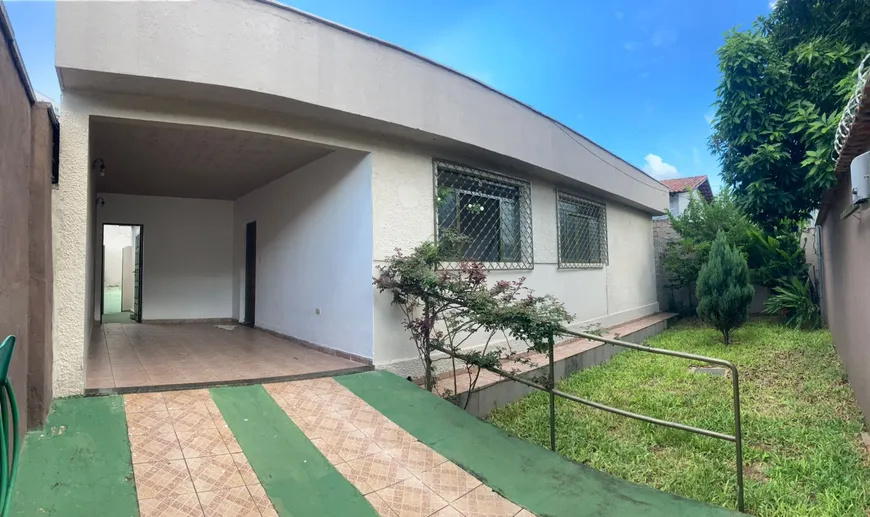 Foto 1 de Casa com 3 Quartos para alugar, 160m² em Setor Aeroporto, Goiânia