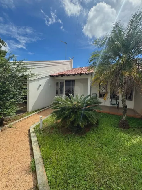 Foto 1 de Casa com 3 Quartos à venda, 244m² em Industrial, Araguari