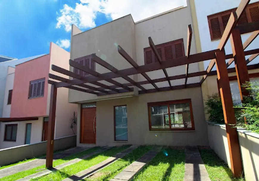 Foto 1 de Casa com 3 Quartos à venda, 240m² em Vila Nova, Porto Alegre